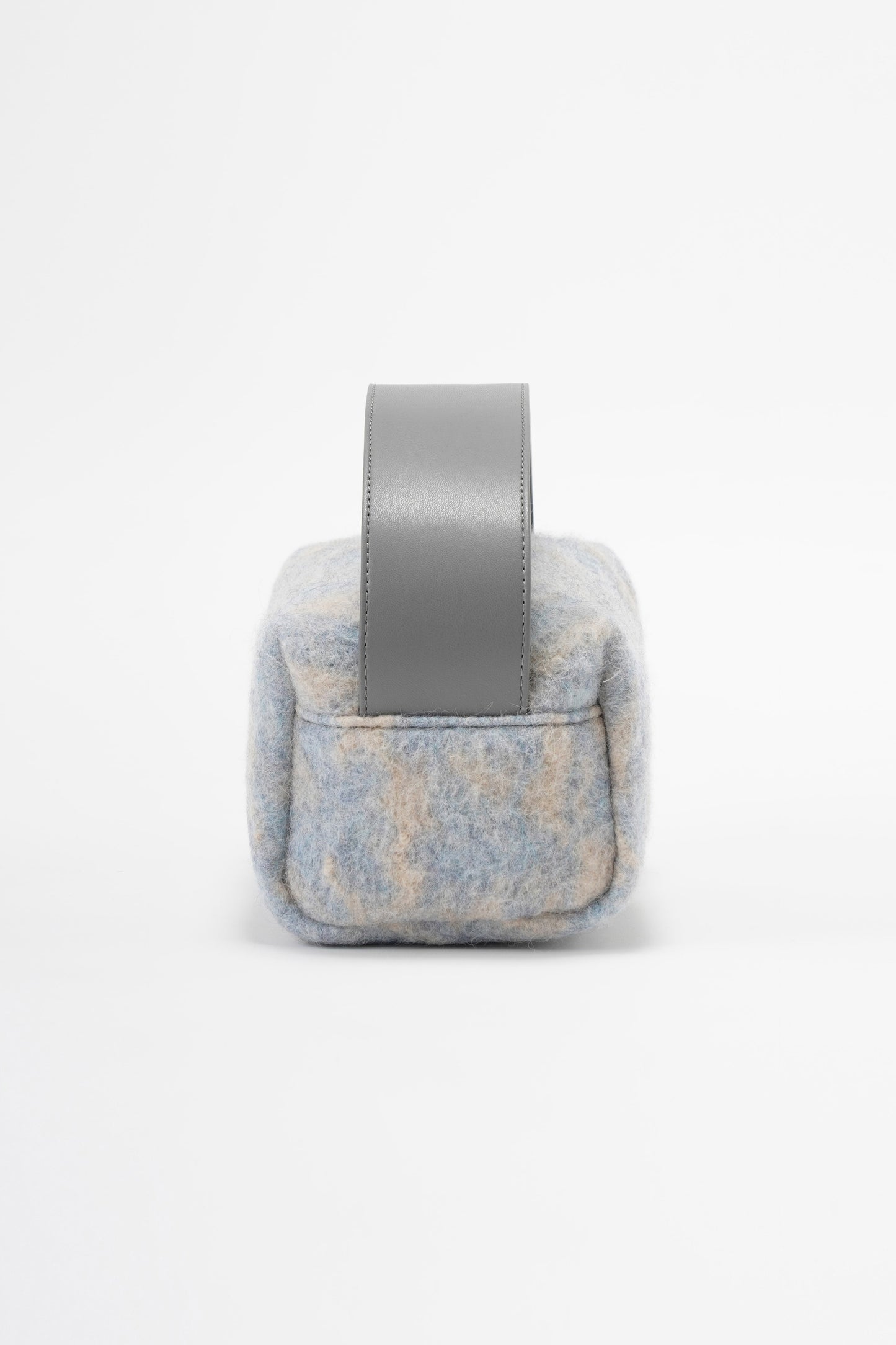 #021-7 Square Poach Bag_33