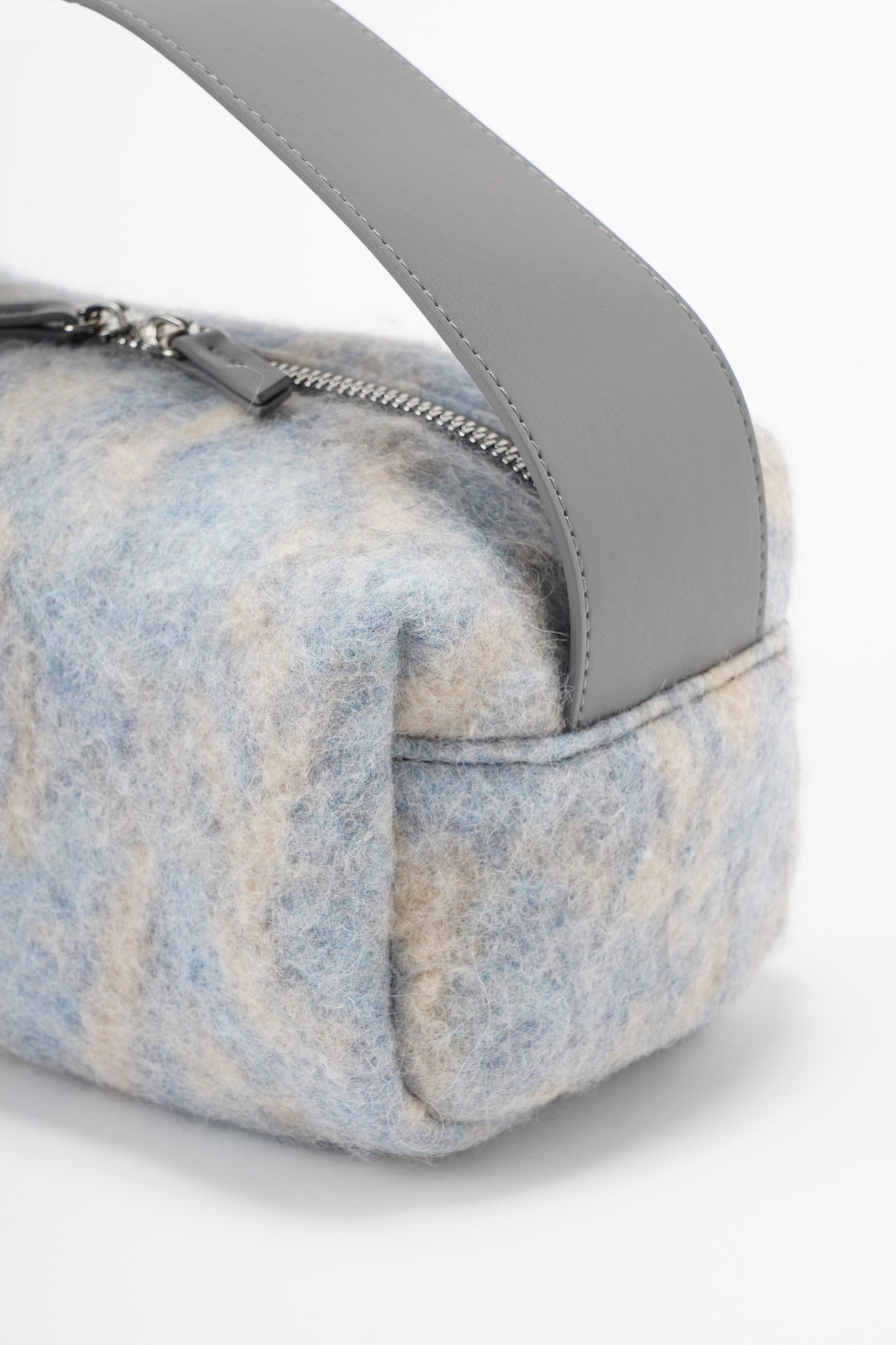 #021-7 Square Poach Bag_33