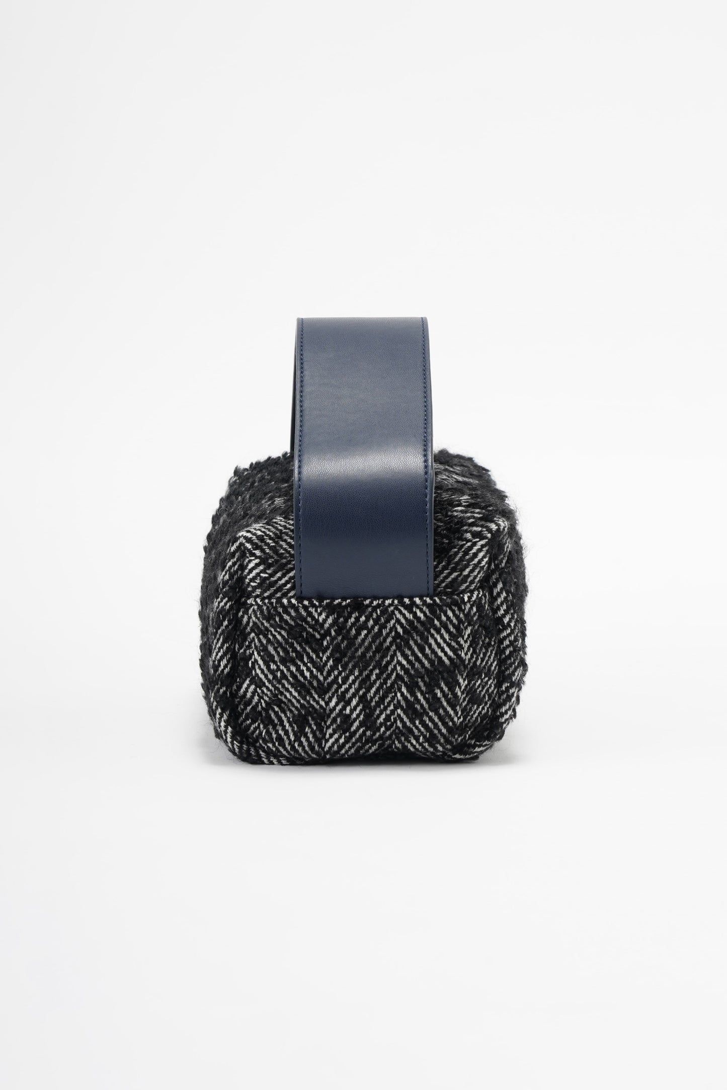#021-7 Square Poach Bag_99