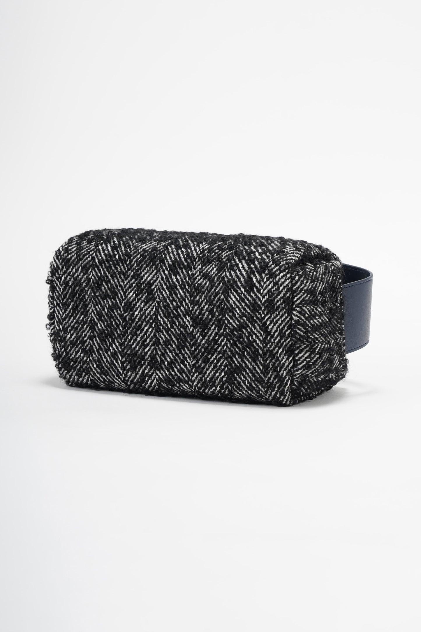 #021-7 Square Poach Bag_99